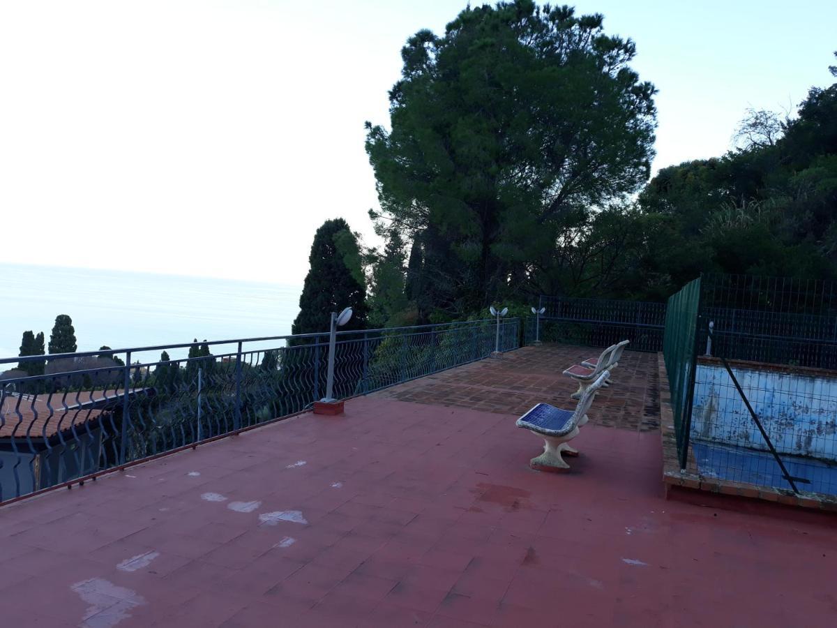 F&l A * Taormina